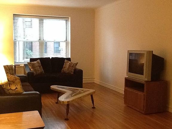 Spacious living room