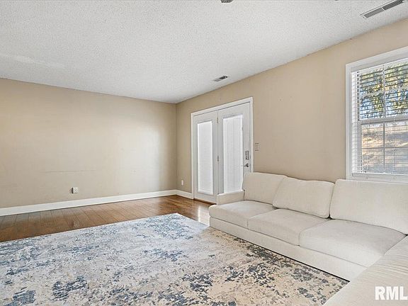 3rd image of 14 Sycamore Row