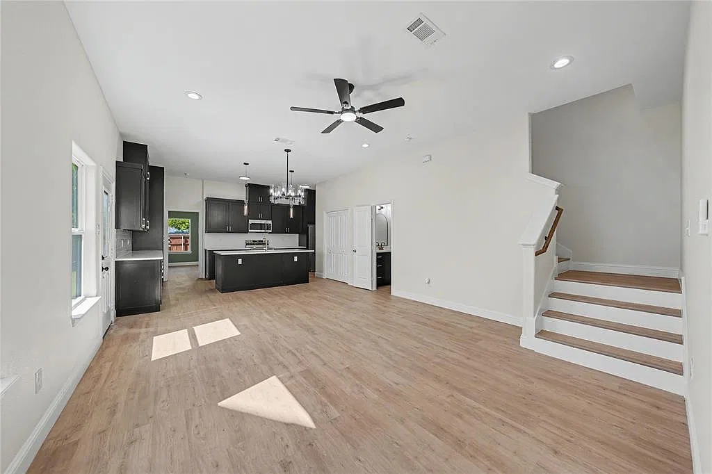 4 bed, 2.5 bath, 1708 sqft, $2,500 — Photo 3