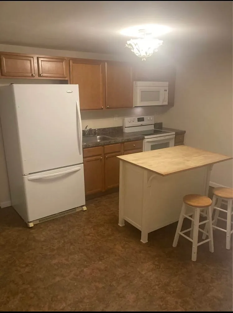 3 bed, 1000 sqft, $2,050 — Photo 2