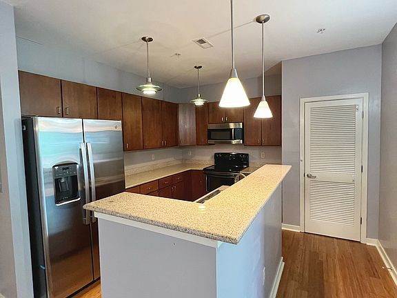 4th image of 817 Flynn St #305