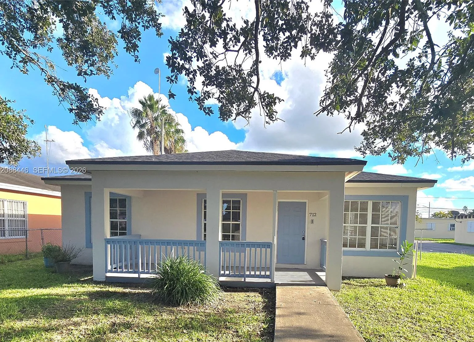 Central Comml Homestead — Photo 1