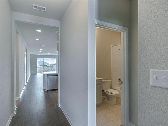 4th image of 108 Winding Hollow Dr