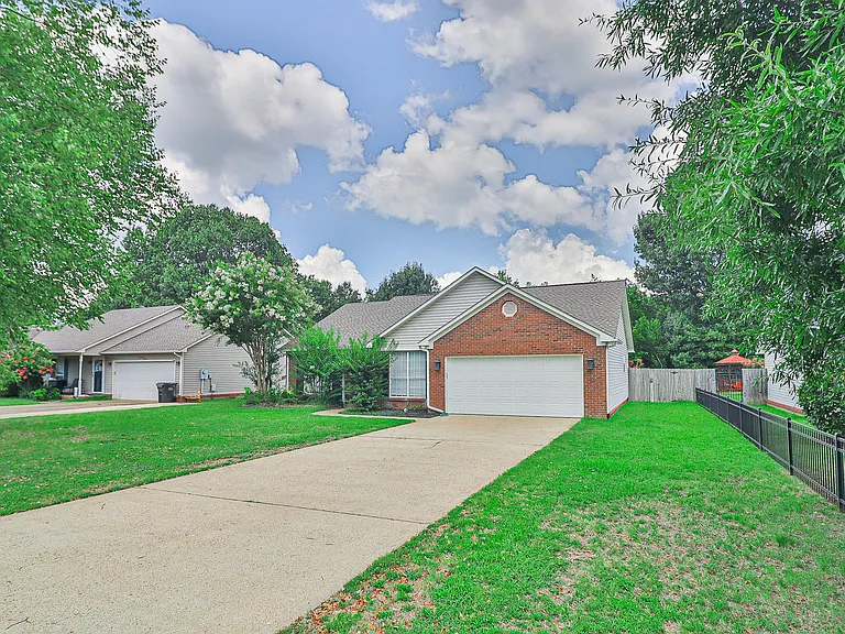 1914 Sandbrook Dr — Photo 4