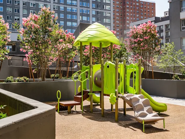 1295 5th Avenue image 14 of 19