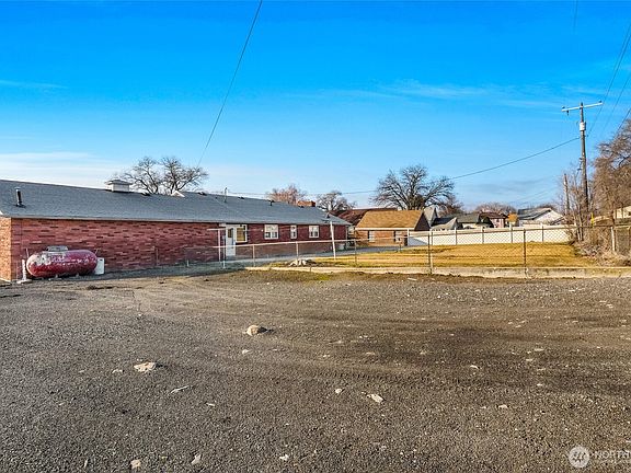 3rd image of 319 E 3rd Street