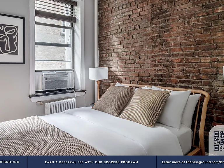 118 Christopher St #2 — Photo 9