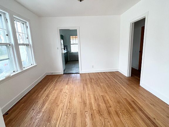 4th image of 129 Frederick Ave Floor 1