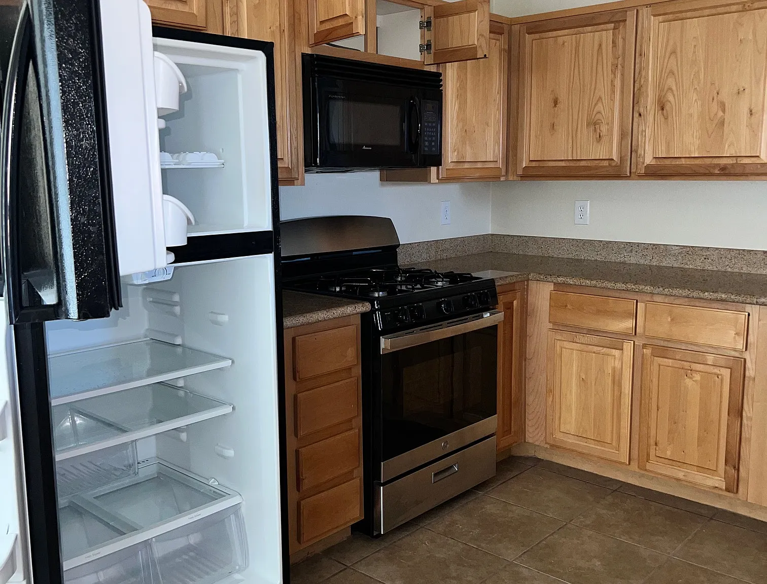 2 bed, 2.5 bath, 1332 sqft, $1,750 — Photo 4