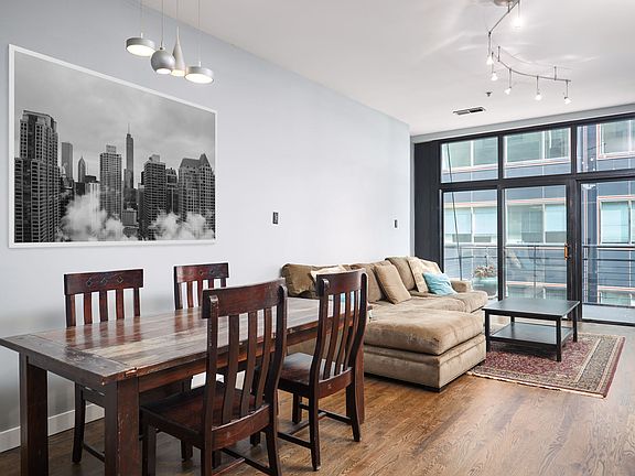 3rd image of 130 S Canal St APT 814