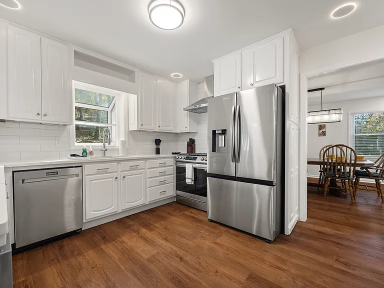 82 Vanessa Dr SE — Photo 15