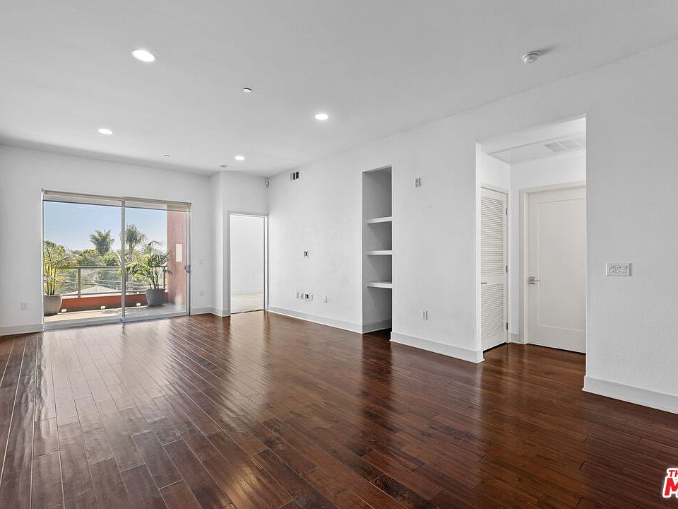 1st image of 4211 Redwood Ave Unit 303