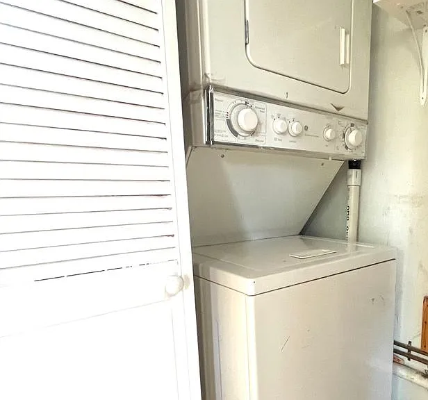 3241 S Carpenter St — Photo 4
