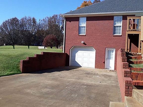 4th image of 215 Thornton Dr
