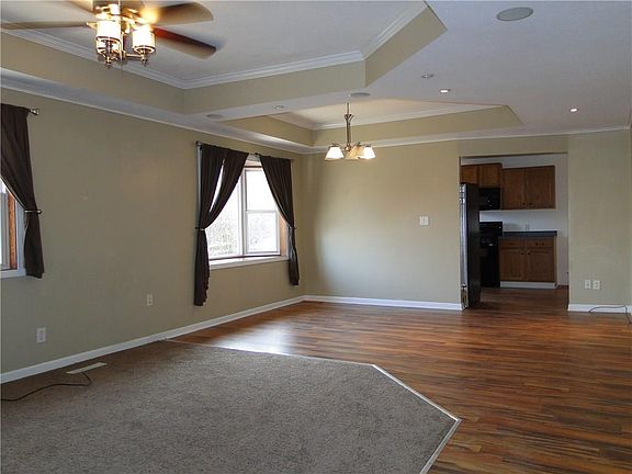 4th image of 505 W Elm St