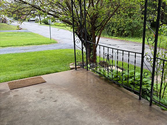 5th image of 119 Fairview St #1