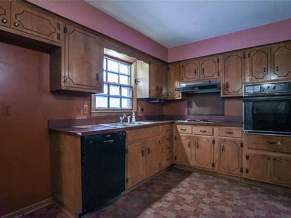 4th image of 9404 Connell Dr