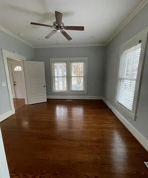 907 Englewood St — Photo 10