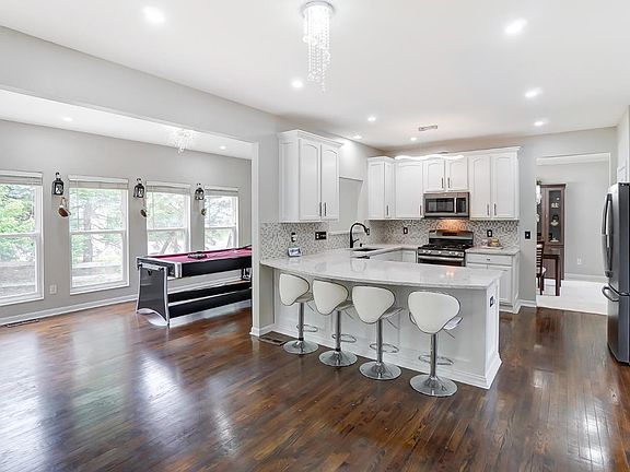 3rd image of 7965 Plantation Dr