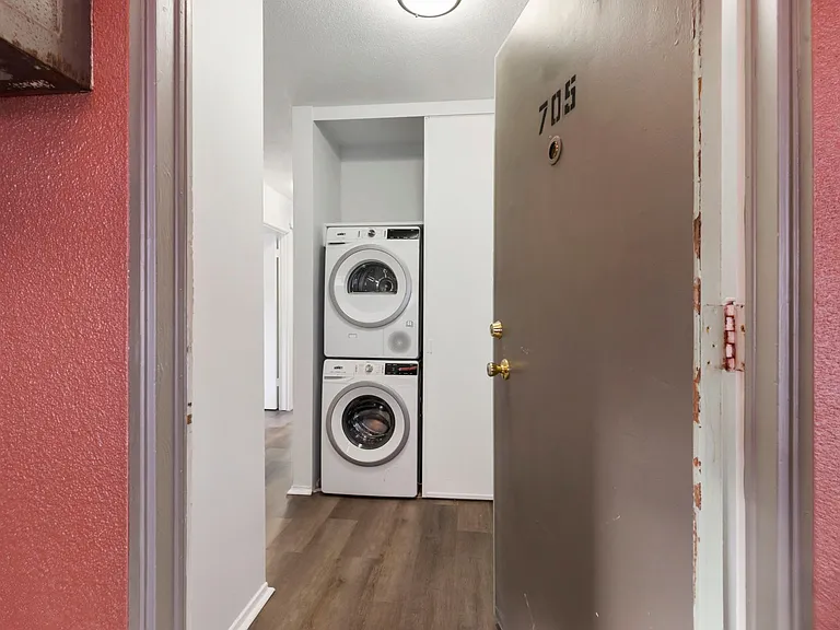 The Willis Apartments — Photo 17