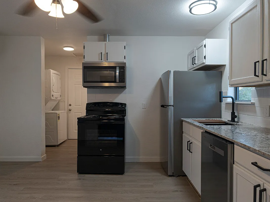 2 bed, 750 sqft, $1,250 — Photo 2