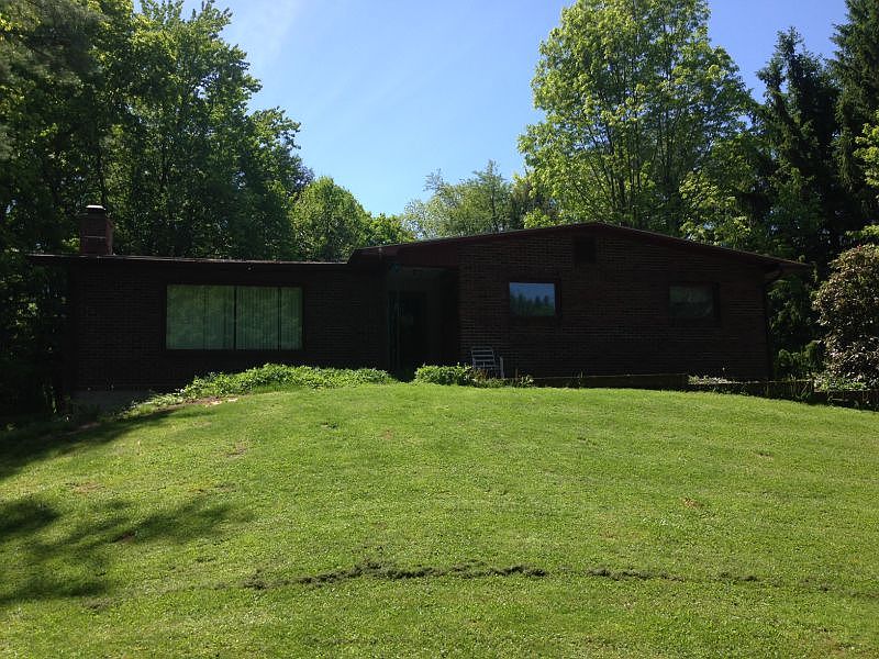 1st image of 2799 Hillcrest Dr