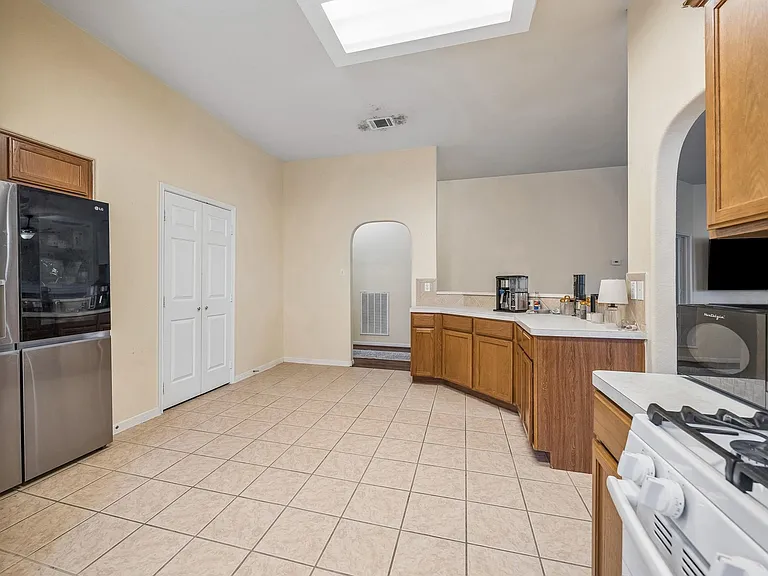 24027 Floragate Dr — Photo 12