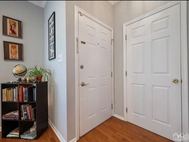 1211 Blossom Cir — Photo 3