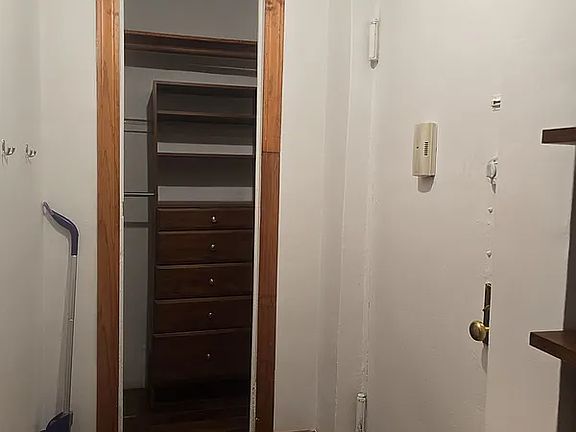 5th image of 590 Parkside Ave APT 1EE