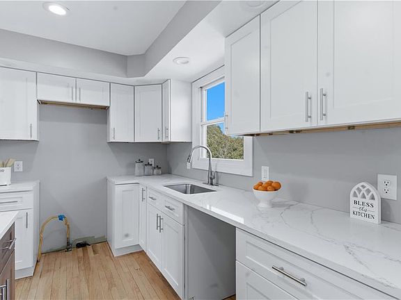 5th image of 101 Windstone Dr