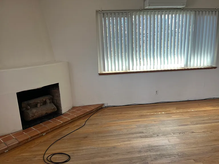 Super Cool Mid-Century Modern East Nob Hill Penthouse Suite with Views — Photo 27