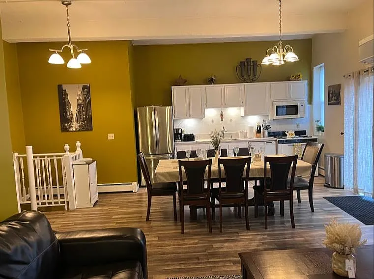 3 bed, 2.0 bath, $4,400 — Photo 4