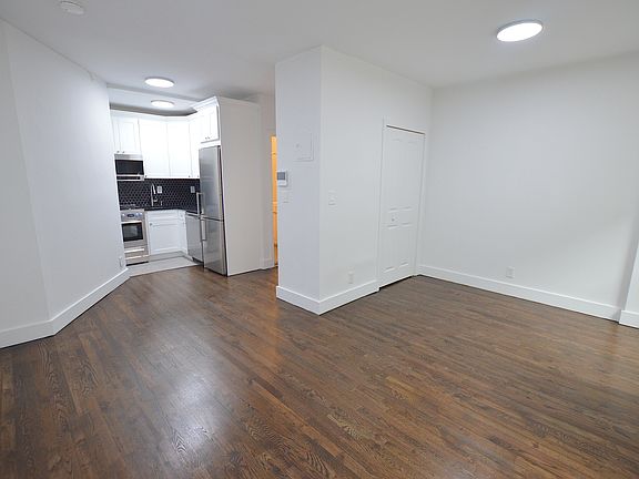 2nd image of 315 W 29th St APT 1A