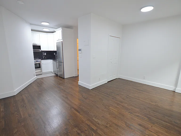 315 W 29th St #1A — Photo 2