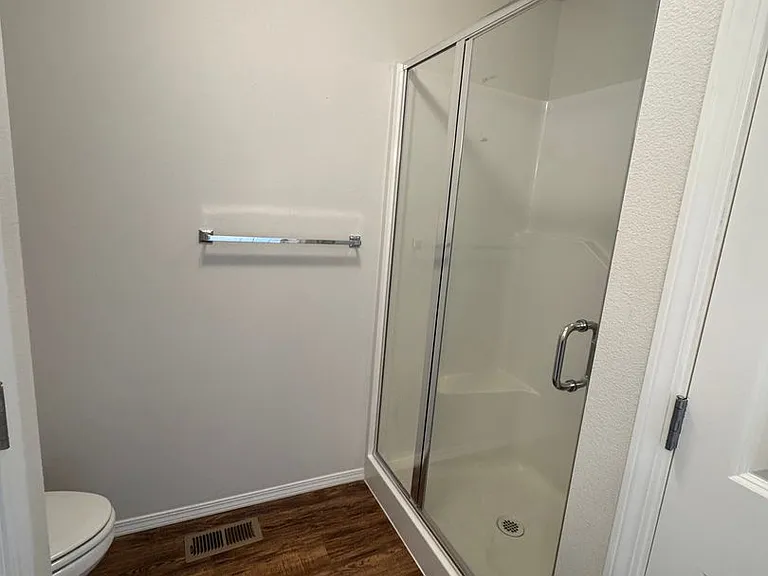 655 Chapman Rd — Photo 16