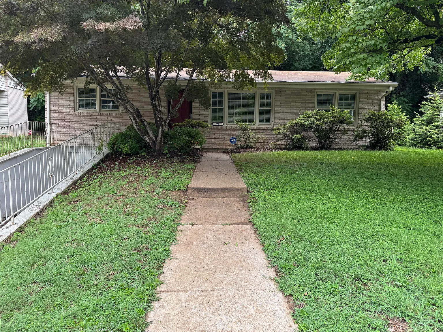3 bed, 1.0 bath, 1056 sqft, $1,675 — Photo 1