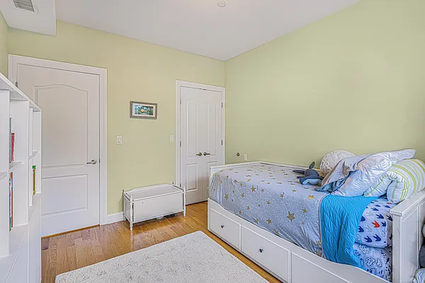 Sold by Oxford Property Group | media 9