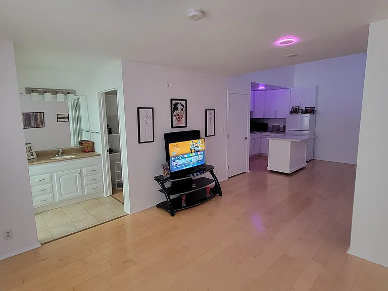 1230 N June St #214 — Photo 13
