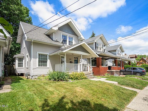 3rd image of 528 Carlton St