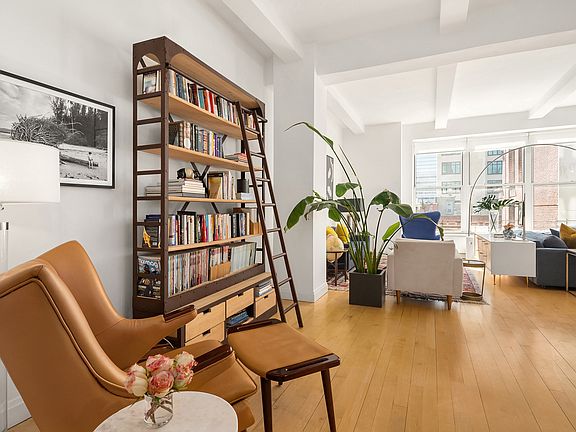 4th image of 166 Duane St APT 6C