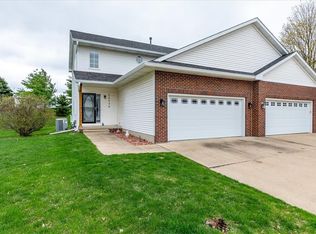 12114 Ridgeview Dr, Urbandale, IA 50323