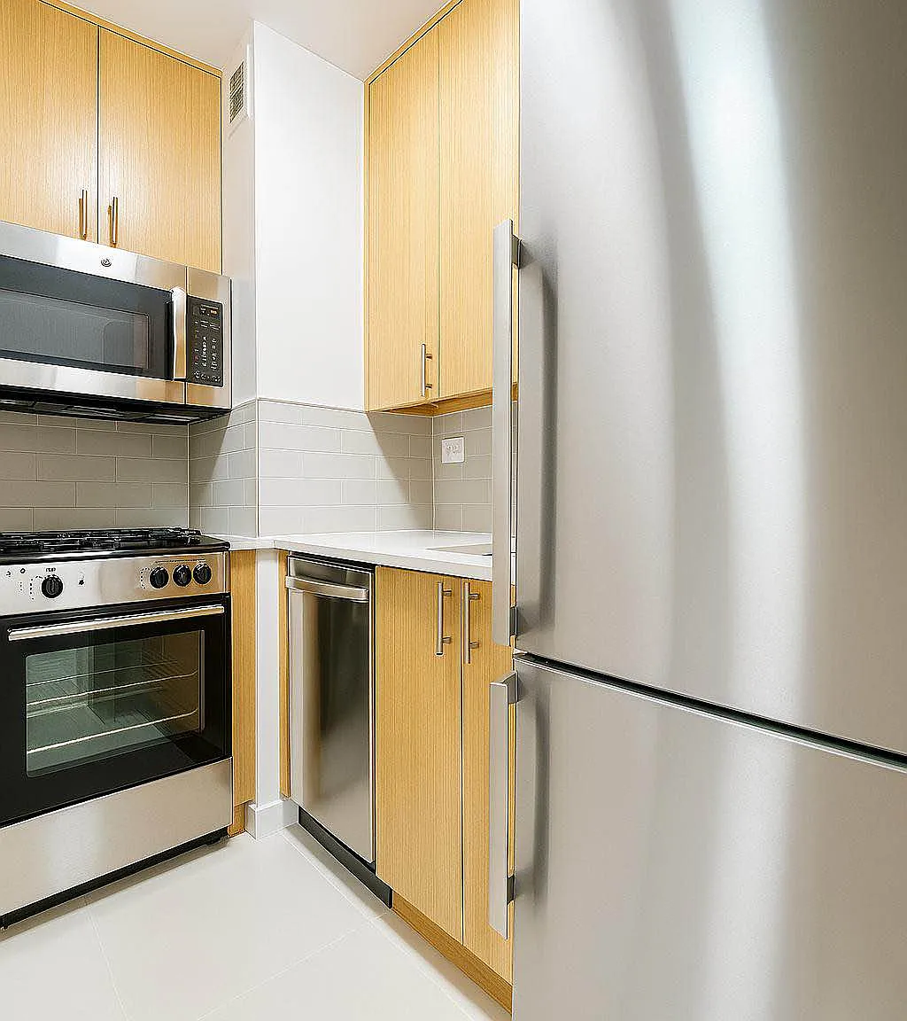151 West 16th Street — Photo 3