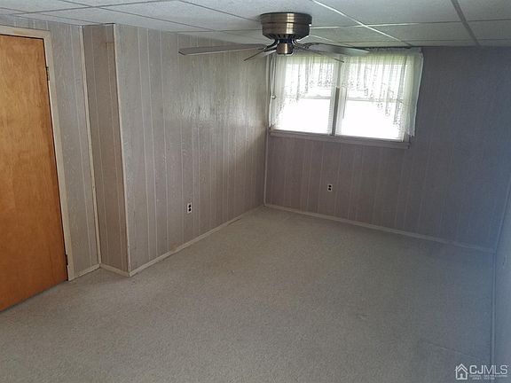 5th image of 40 Hillside Ave