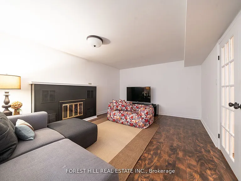 6 Aberdeen Ave — Photo 29