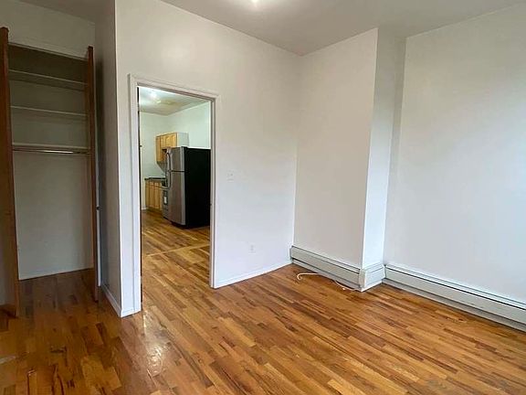 4th image of 687 Park Ave #33
