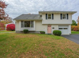 9 Cambridge Dr, Red Hook, NY 12571