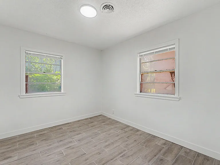 3326 E Marshal Apartments — Photo 22