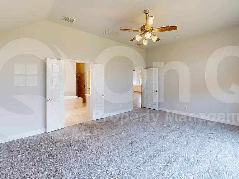 2401 Robin Way — Photo 9