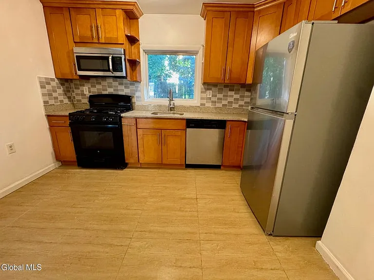495 Morris St — Photo 12