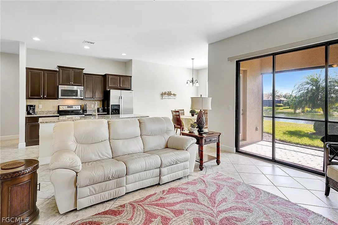2 bed, 2.0 bath, 1566 sqft, $5,500 — Photo 4